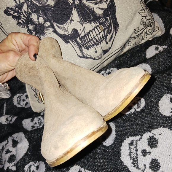 Michael Kors Buck suede tan ankle boots size 9.5 excellent condition - Picture 6 of 9